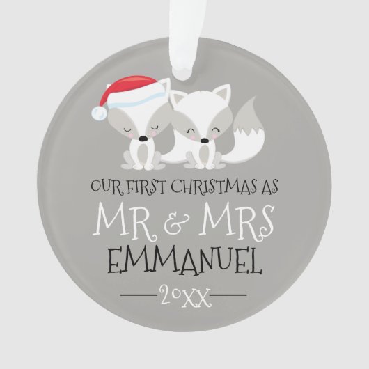 私たちの初めてのクリスマスキュート北極キツネ パーソナライズされた オーナメント (正面)
