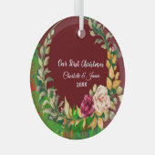 私たちの初めてのクリスマスグリーンリースカスタムカップル ガラスオーナメント (正面右)