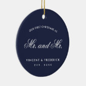 私たちの初めてのクリスマスゲイ新着写真ネイビーブルー セラミックオーナメント (右)