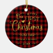 私たちの初めてのクリスマスズ素朴トゥシックなファームハウス セラミックオーナメント (正面)