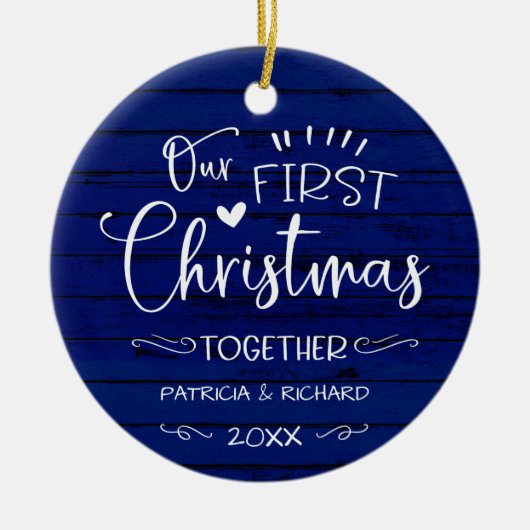 私たちの初めてのクリスマスズ素朴トゥームハウスブルー セラミックオーナメント (正面)