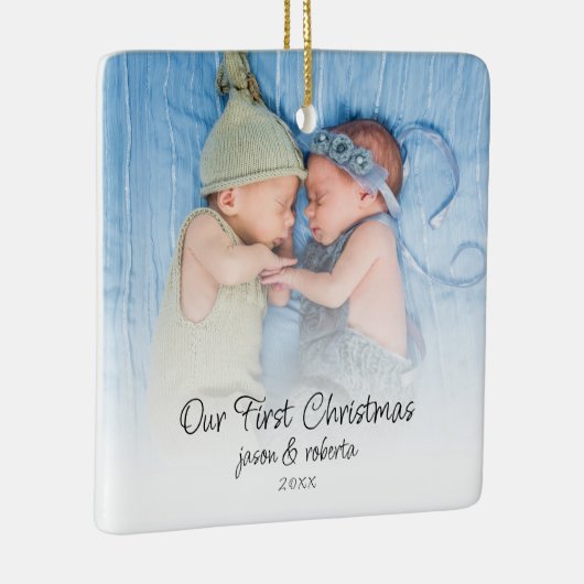 私たちの初めてのクリスマスツインズフォトオーバーレイ名Year セラミックオーナメント (右)