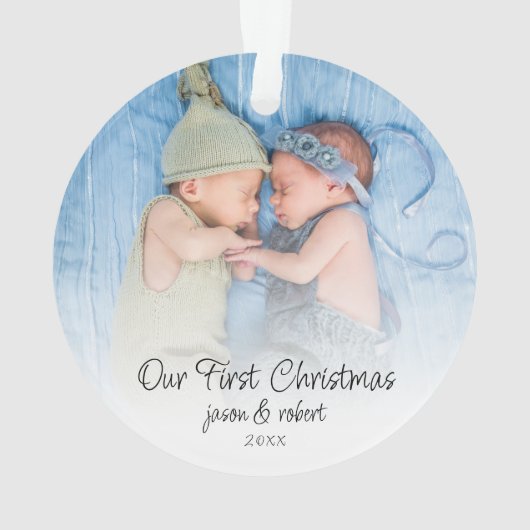 私たちの初めてのクリスマスツインズ名フォトオーバーレイ オーナメント (裏面)