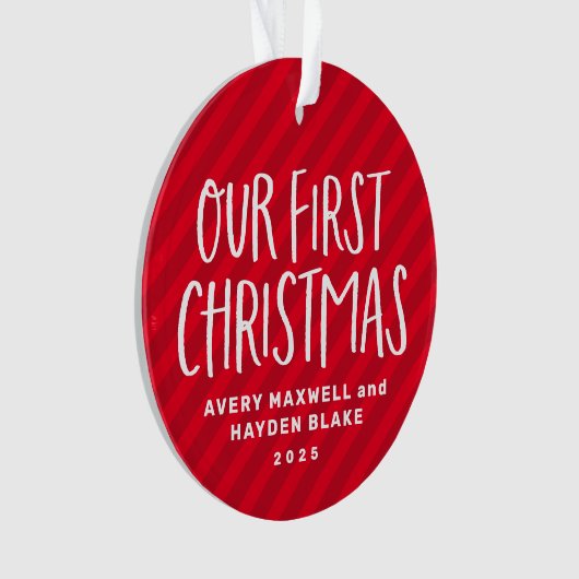 私たちの初めてのクリスマスツインベビー赤い休日の写真 オーナメント (正面)