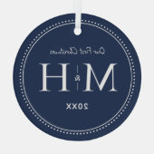 私たちの初めてのクリスマスニューライウィズモノグラムネイビーブルー ガラスオーナメント (裏面)