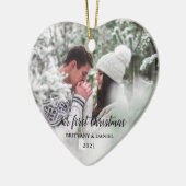 私たちの初めてのクリスマスハートカップルの写真 セラミックオーナメント (左)