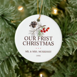 私たちの初めてのクリスマスパインコーンベリー写真 セラミックオーナメント