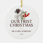 私たちの初めてのクリスマスパインコーンベリー写真 セラミックオーナメント (正面)