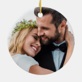 私たちの初めてのクリスマスパインコーンベリー写真 セラミックオーナメント (裏面)