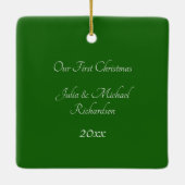 私たちの初めてのクリスマスパーソナライズされた写真セラミック セラミックオーナメント (裏面)