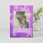 私たちの初めてのクリスマスパープルスノーフレークスミニマリスト シーズンカード (スタンド正面)