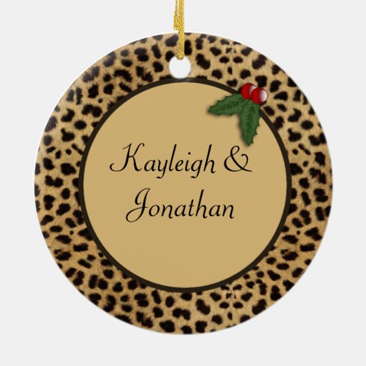 私たちの初めてのクリスマスヒョウ印刷オーナメント セラミックオーナメント (裏面)