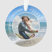 私たちの初めてのクリスマスビーチハートフォトカップル オーナメント (正面)