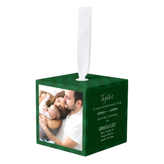 私たちの初めてのクリスマスファミリー写真ホリデイ素朴 キューブオーナメント (正面アングル)