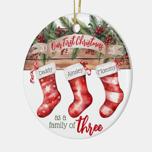 私たちの初めてのクリスマスファミリー3カスタムストッキング セラミックオーナメント (左)