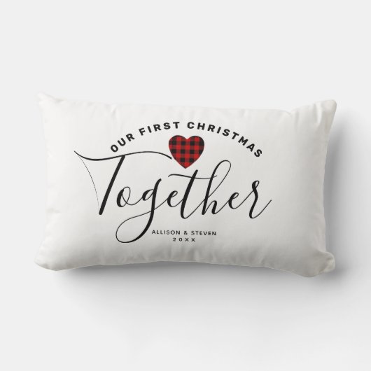 私たちの初めてのクリスマスファームハウスカップルパーソナライズされた ランバークッション (裏面)