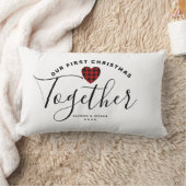 私たちの初めてのクリスマスファームハウスカップルパーソナライズされた ランバークッション (ブランケット)