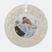 私たちの初めてのクリスマスフォトアイボリー ガラスオーナメント (正面)