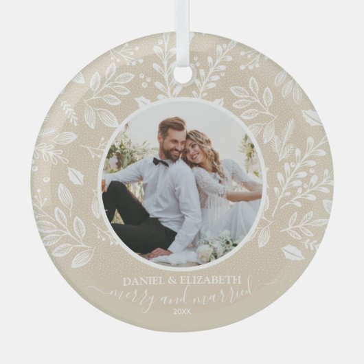 私たちの初めてのクリスマスフォトアイボリー ガラスオーナメント (正面)