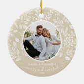私たちの初めてのクリスマスフォトアイボリー セラミックオーナメント (裏面)
