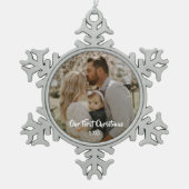 私たちの初めてのクリスマスフォトオーナメント スノーフレークピューターオーナメント (正面)