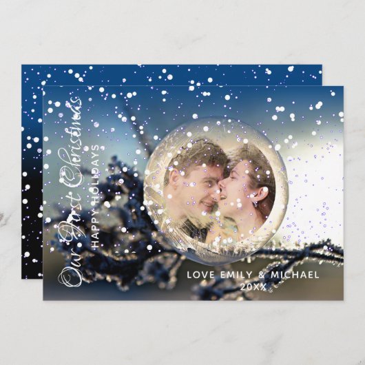 私たちの初めてのクリスマスフォトカップルのカード雪の球体 シーズンカード (正面/裏面)