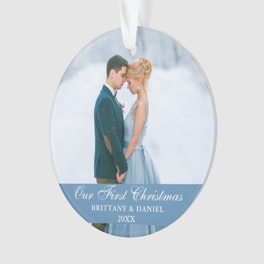 私たちの初めてのクリスマスブルーカップルの写真 オーナメント (正面)