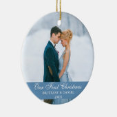 私たちの初めてのクリスマスブルーカップルの写真 セラミックオーナメント (右)