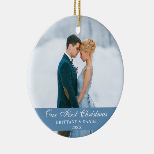 私たちの初めてのクリスマスブルーカップルの写真 セラミックオーナメント (右)