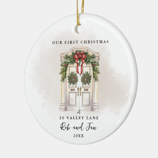 私たちの初めてのクリスマスホワイトドアカップルの写真 セラミックオーナメント (左)