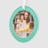 私たちの初めてのクリスマスママとパパシンプル写真 オーナメント (正面)
