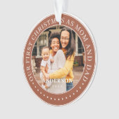 私たちの初めてのクリスマスママとパパシンプル写真 オーナメント (正面)
