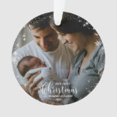 私たちの初めてのクリスマスママとパパスノーフレーク写真 オーナメント (正面)