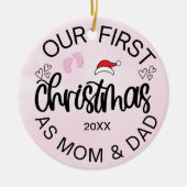 私たちの初めてのクリスマスママとパパベビーガール セラミックオーナメント (正面)