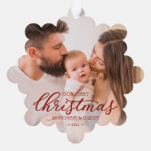 私たちの初めてのクリスマスママとパパベビー写真 オーナメントカード (裏面)