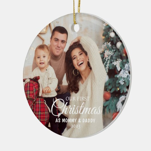 私たちの初めてのクリスマスママとパパベビー写真 セラミックオーナメント (左)