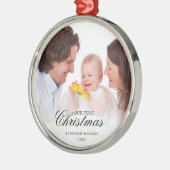 私たちの初めてのクリスマスママとパパベビー写真 メタルオーナメント (左)