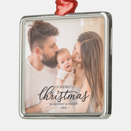 私たちの初めてのクリスマスママとパパベビー写真 メタルオーナメント (左)