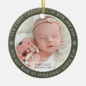 私たちの初めてのクリスマスママとパパモダン2枚の写真 セラミックオーナメント (正面)