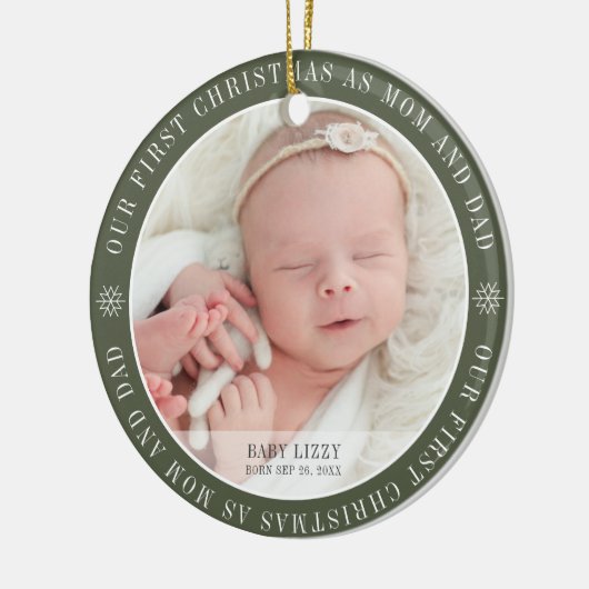 私たちの初めてのクリスマスママとパパモダン2枚の写真 セラミックオーナメント (左)