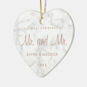 私たちの初めてのクリスマスマーブルバラ金ゴールドゲイ セラミックオーナメント (左)