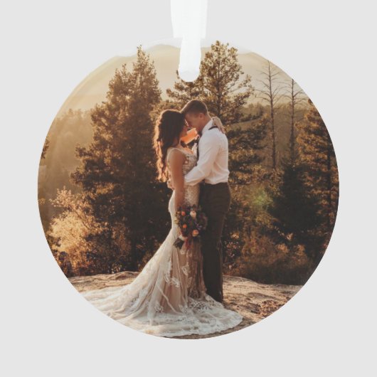 私たちの初めてのクリスマスミスター&ミセス |最初の結婚した写真 オーナメント (裏面)