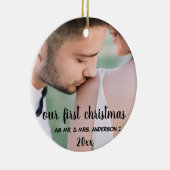 私たちの初めてのクリスマスミセス・フォト結婚した・カップル セラミックオーナメント (右)