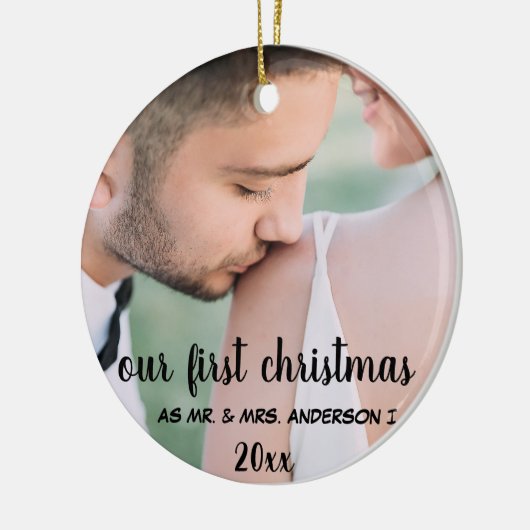 私たちの初めてのクリスマスミセス・フォト結婚した・カップル セラミックオーナメント (左)