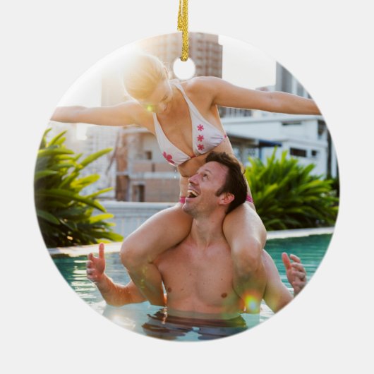 私たちの初めてのクリスマスミセス・フォト結婚した・カップル セラミックオーナメント (裏面)