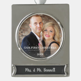 私たちの初めてのクリスマスミセス&ミスター・ファースト結婚した写真 シルバープレートバナーオーナメント