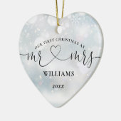 私たちの初めてのクリスマスミセス・ラブ・ハート・スノーフレーク セラミックオーナメント (左)