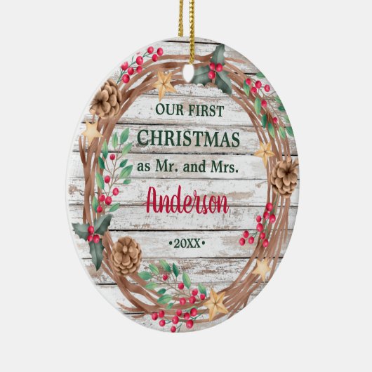 私たちの初めてのクリスマスリース素朴な白い木のベリー セラミックオーナメント (右)