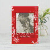 私たちの初めてのクリスマスレッドスノーフレークスミニマリスト シーズンカード (スタンド正面)