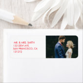 私たちの初めてのクリスマスレッドタイポグラフィフォトホリデー ラベル (インサイチュ)